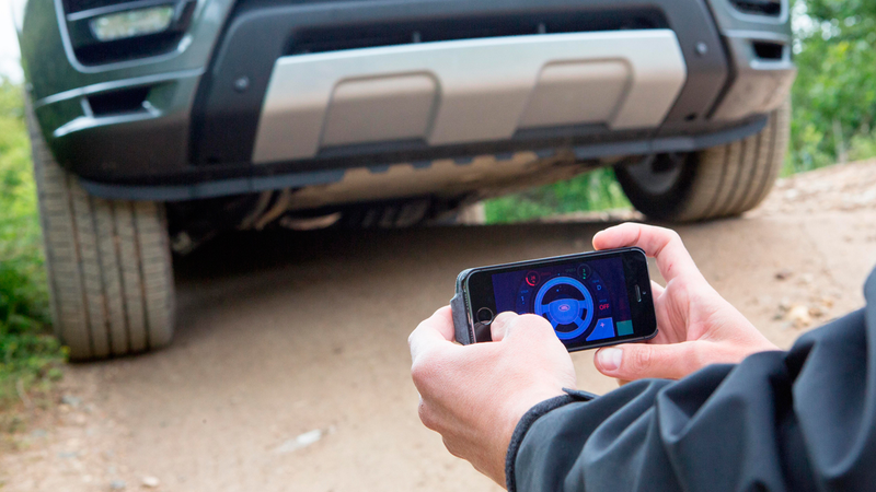 Illustration for article titled A Smartphone App Turns a Land Rover Into a Giant RC Car
